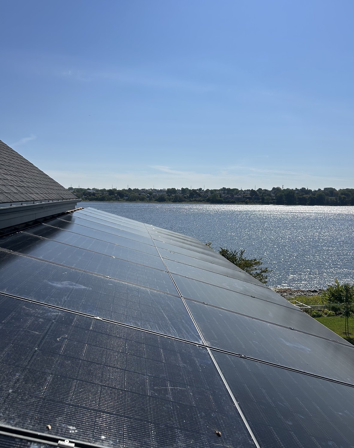 Panneaux solaires installés par Raycom